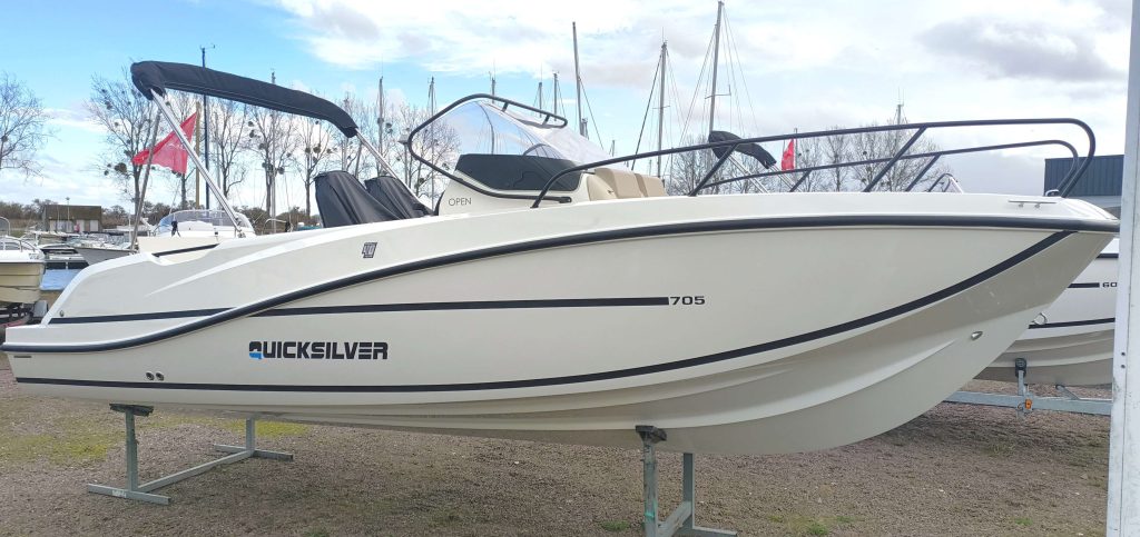QUICKSILVER 705 Open (711)