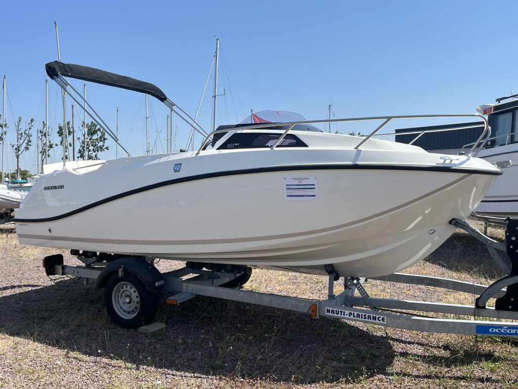 QUICKSILVER ACTIV 555 CABIN (785)