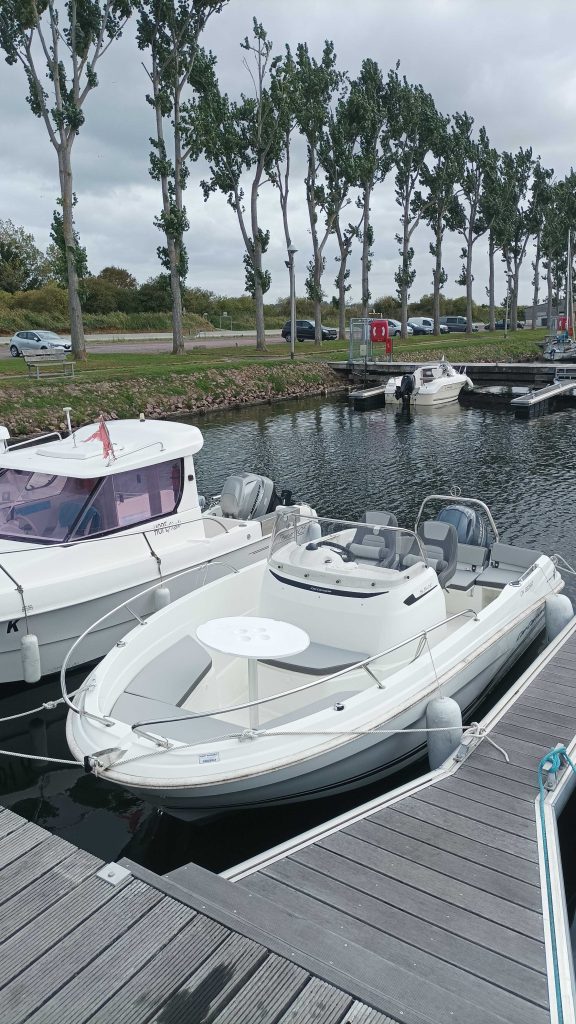 JEANNEAU CAP CAMARAT 5.5 CC (791)