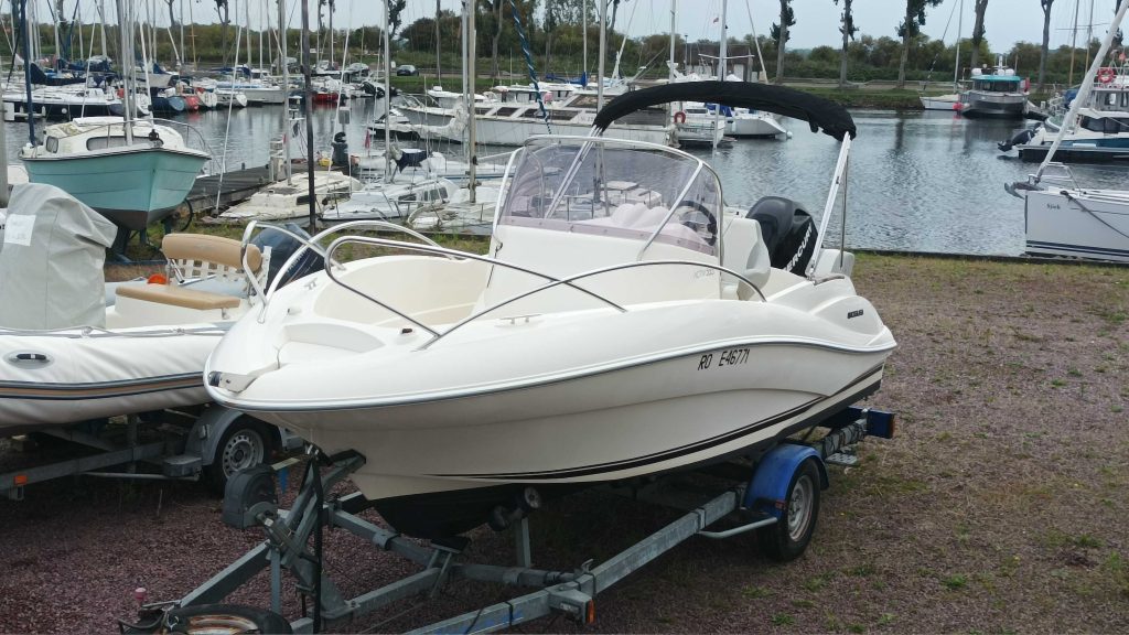QUICKSILVER ACTIV 555 Commander (799)